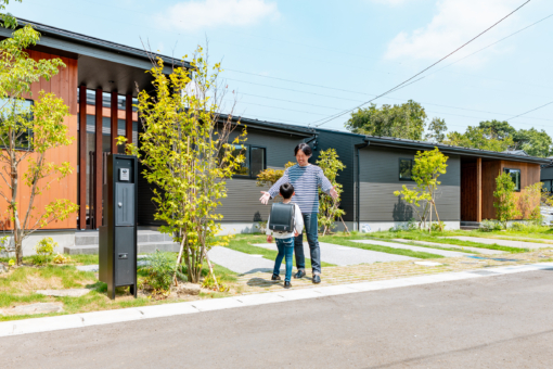 【モリニアル千葉小倉の丘】子育て世代に選ばれる街、見晴らしと中庭で育む、家族の時間。のイメージ